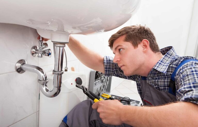 Find a good plumber: 12 tips for choosing the right one